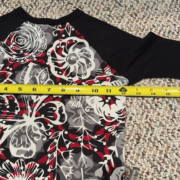 Child's LulaRoe Baseball Style Tee. Size 2 - Picture 3 of 6